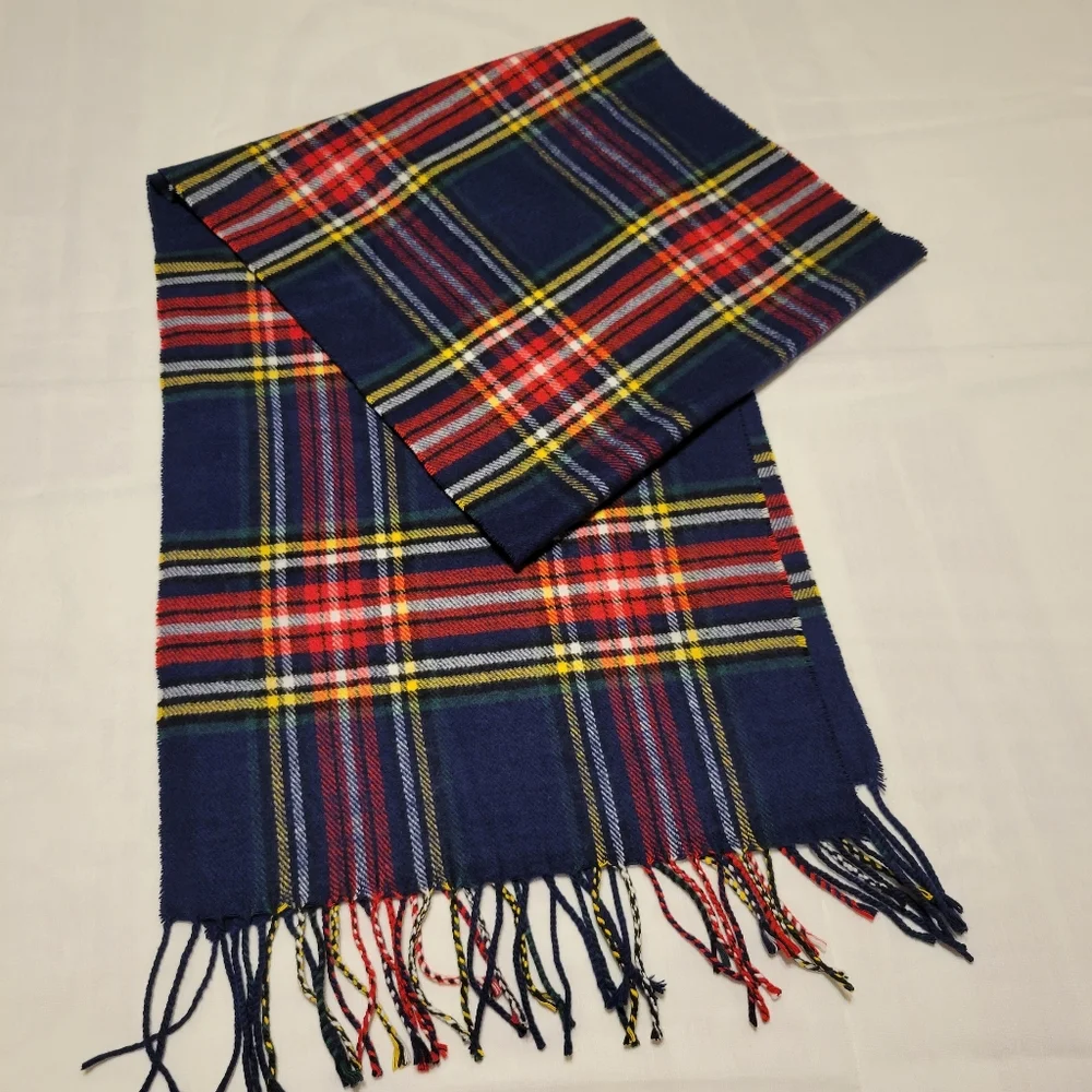 100% Cashmere Plaid Scarf in Navy and Red